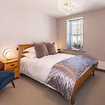 Georgian House Hotel 4*