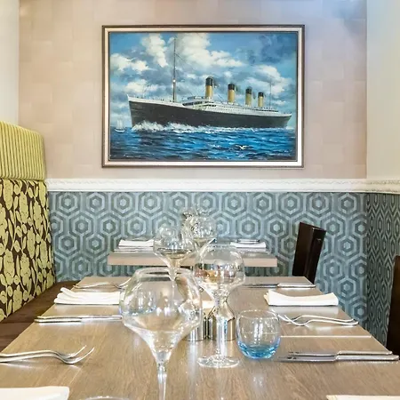 فندق Georgian House 4*