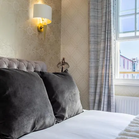 Georgian House 4*