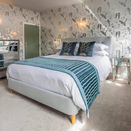 Georgian House Hotel 4*