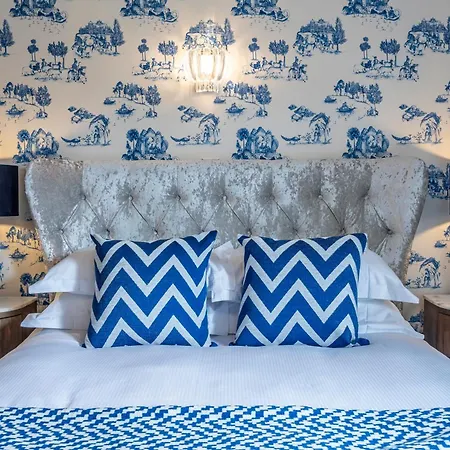Georgian House 4*