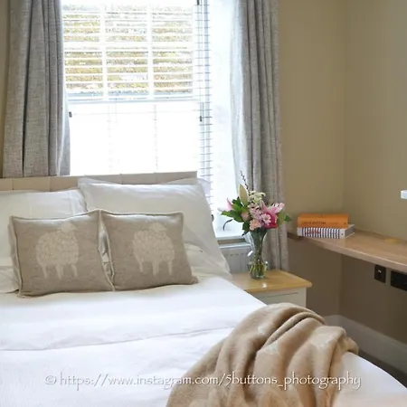 Georgian House 4*