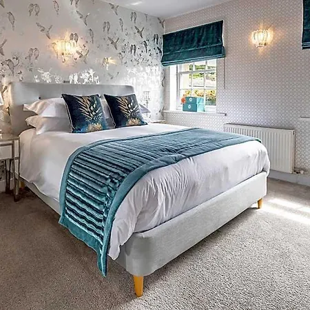 Georgian House 4*
